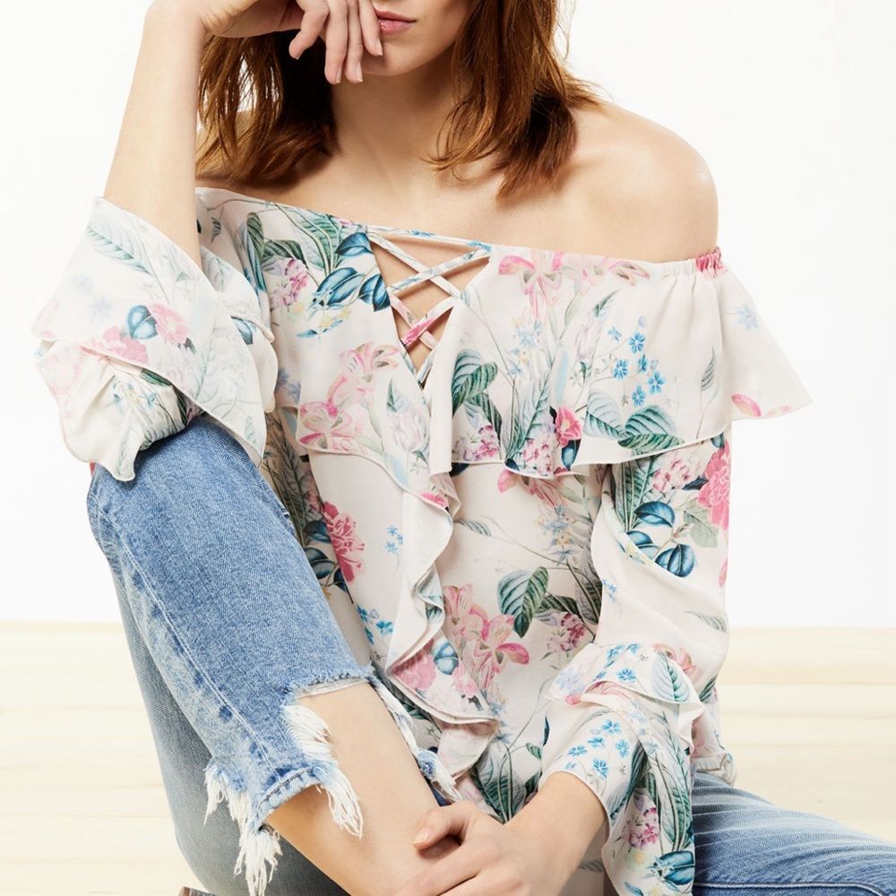 Parker floral 100% silk off‎ shoulder top, flutter sleeves, ruffle neckli…